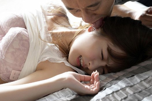 Tìm kiếm cảm giác mới lạ tại câu lạc bộ đổi vợ chồng