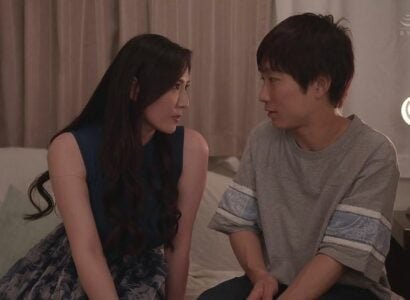 Chồng hờn dỗi, vợ uống say mê rủ cậu bé đại học đến khách sạn