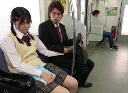 Nữ sinh bị những tên dêo biến thái địt tập thể