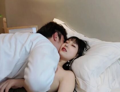 Phê pha cùng cô nàng mới quen suốt đêm tại khách sạn